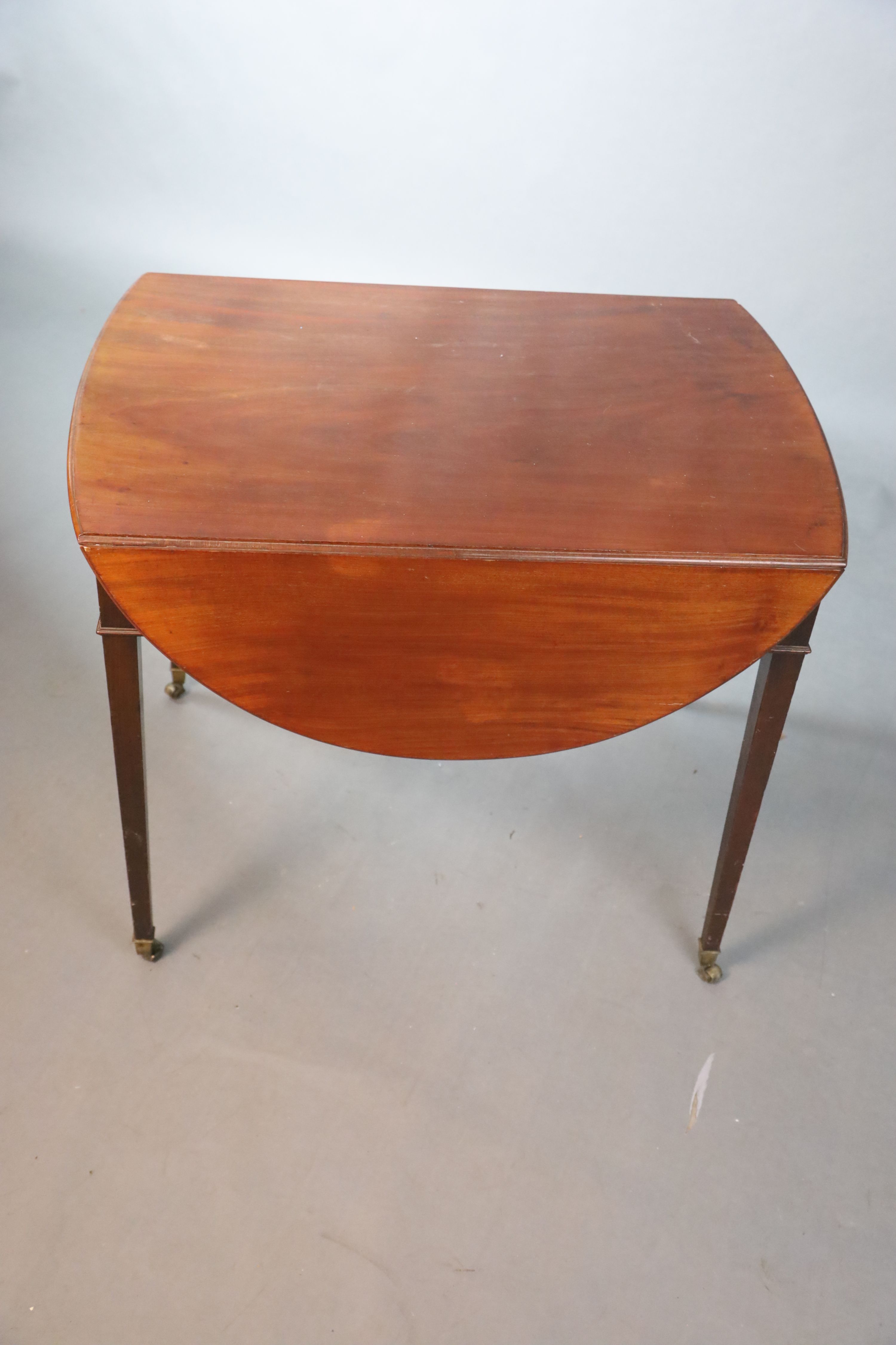 A George III mahogany Pembroke table, W.91.5cm D.122cm H.74cm